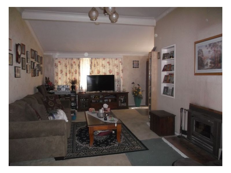 61 Woodlawn Street, Wallangarra QLD 4383