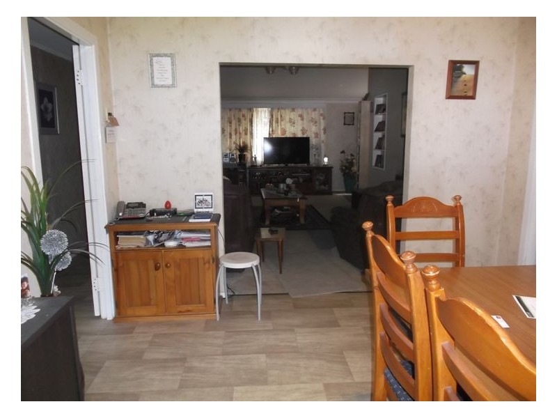 61 Woodlawn Street, Wallangarra QLD 4383
