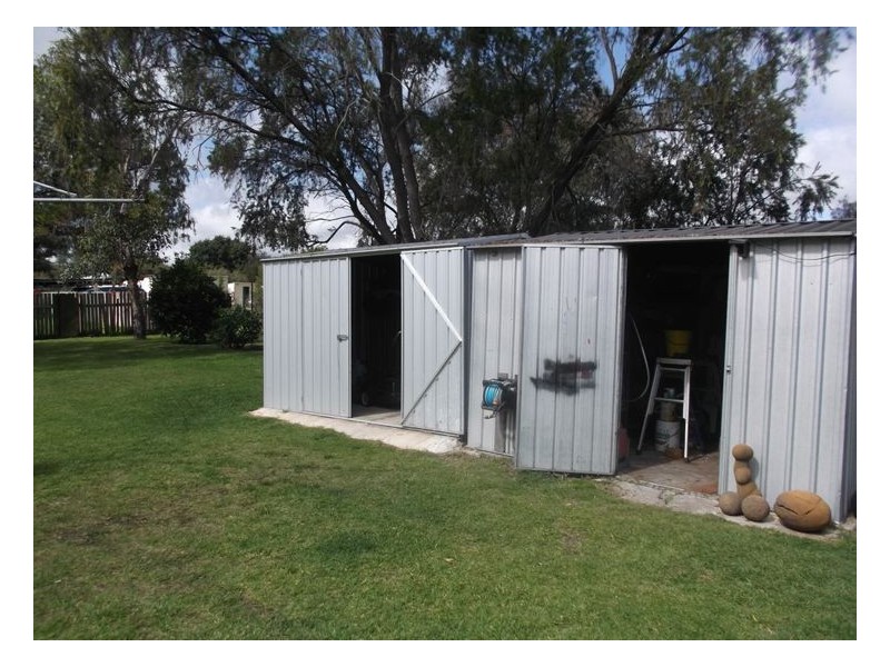 61 Woodlawn Street, Wallangarra QLD 4383