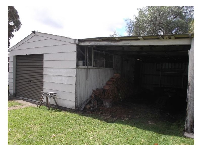 61 Woodlawn Street, Wallangarra QLD 4383