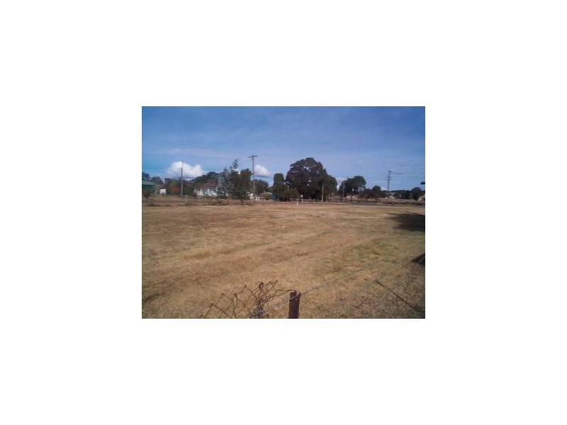 321 Woodlawn Street, Wallangarra QLD 4383