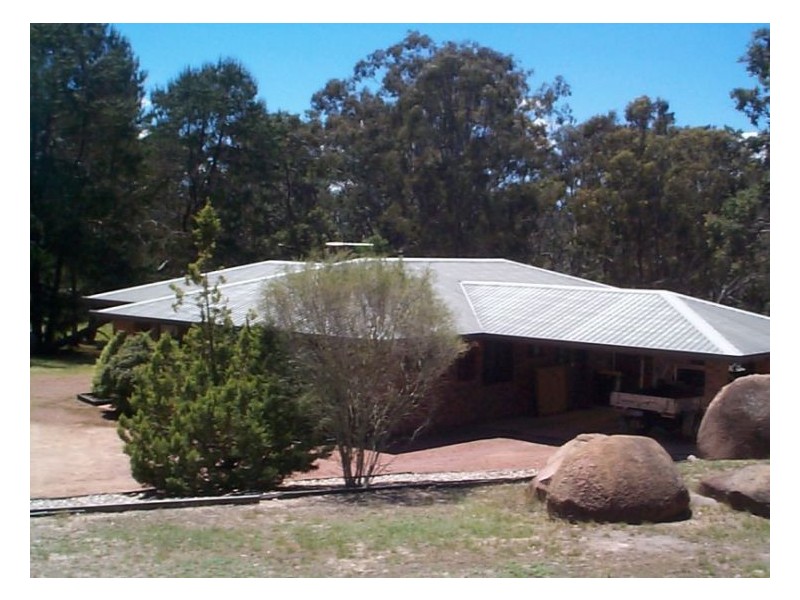 90 Caves Road, Stanthorpe QLD 4380