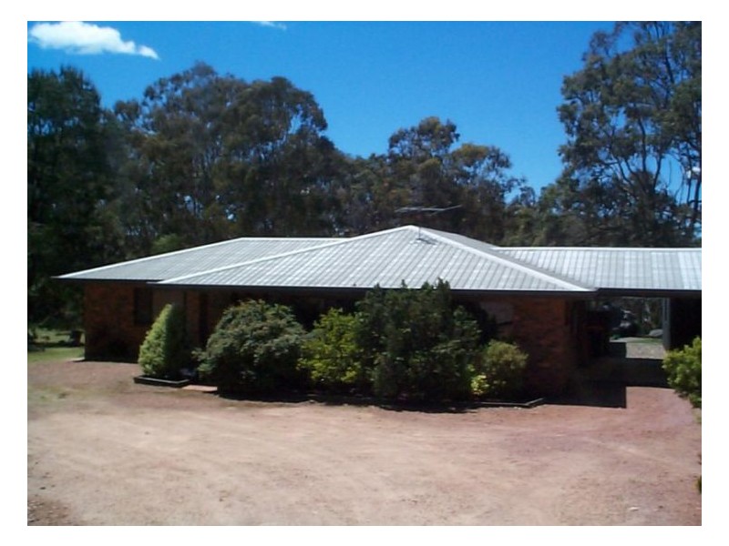 90 Caves Road, Stanthorpe QLD 4380