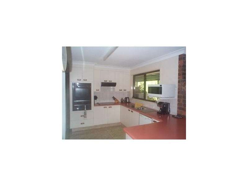 90 Caves Road, Stanthorpe QLD 4380