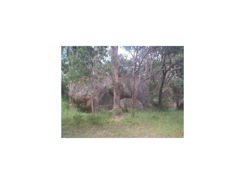 90 Caves Road, Stanthorpe QLD 4380