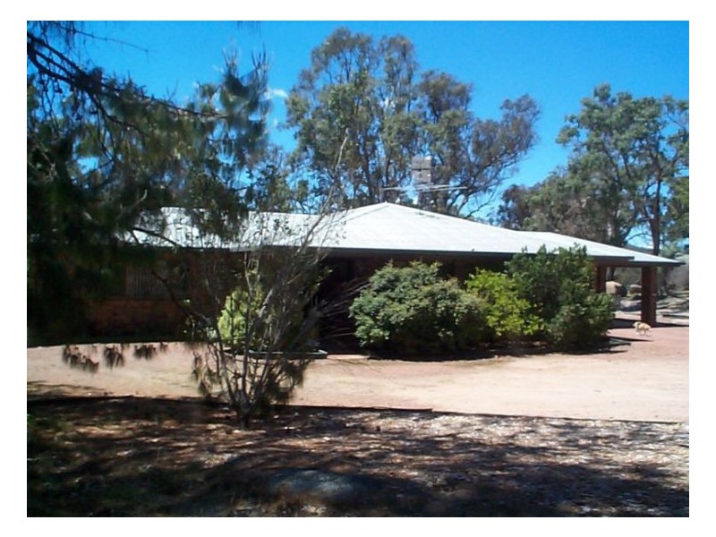 90 Caves Road, Stanthorpe QLD 4380