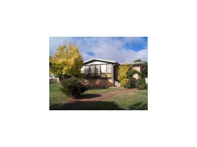 25 Leslie Parade, Stanthorpe QLD 4380