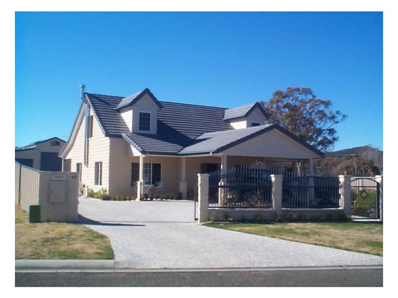17 Fairway Crescent, Stanthorpe QLD 4380
