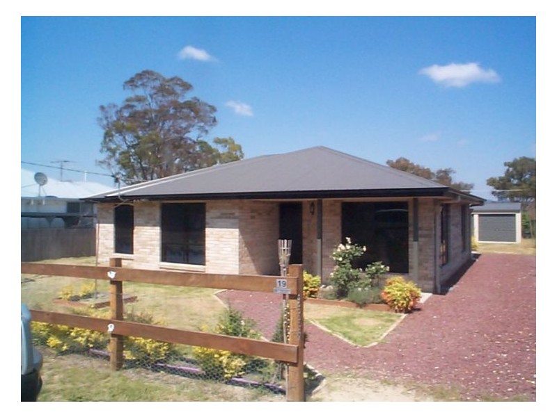 19 Forrest Street, Glen Aplin QLD 4381