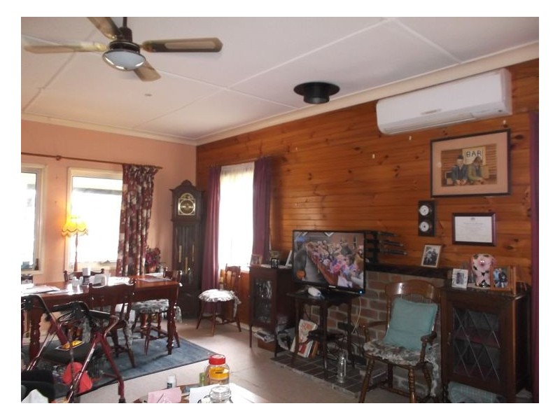 30 Roessler Av, Applethorpe QLD 4378