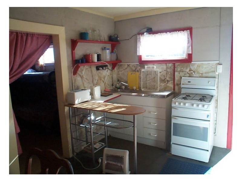 30 Roessler Av, Applethorpe QLD 4378