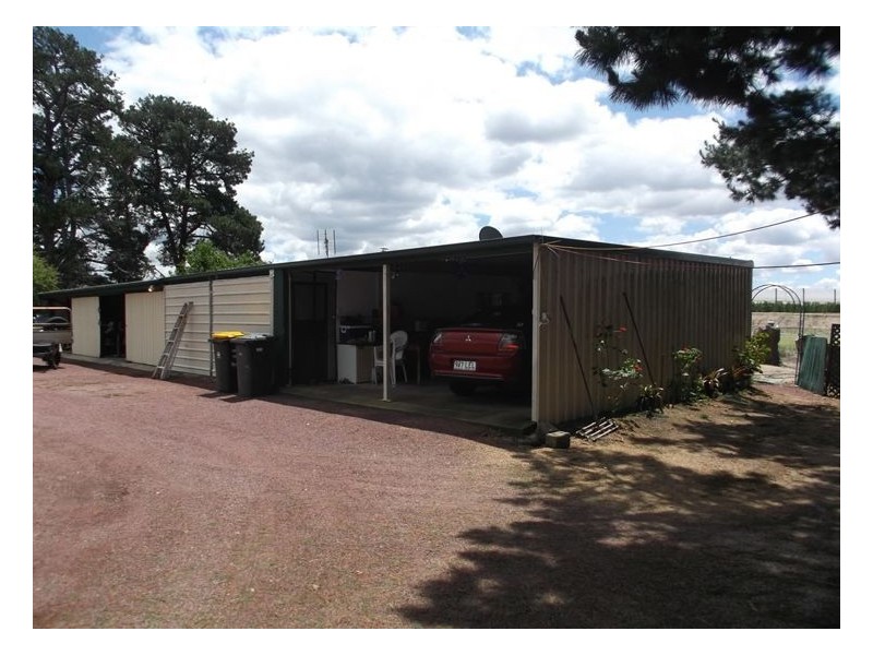 30 Roessler Av, Applethorpe QLD 4378