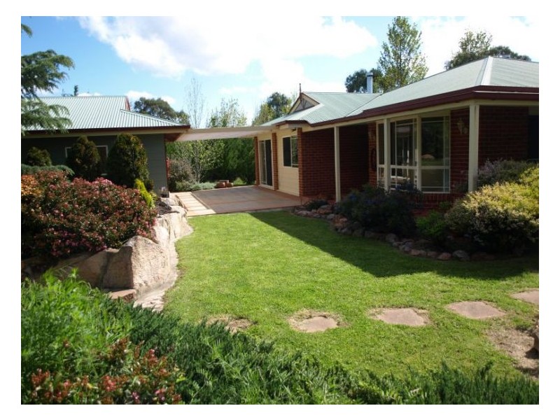 18 Pioneers Parade, Stanthorpe QLD 4380
