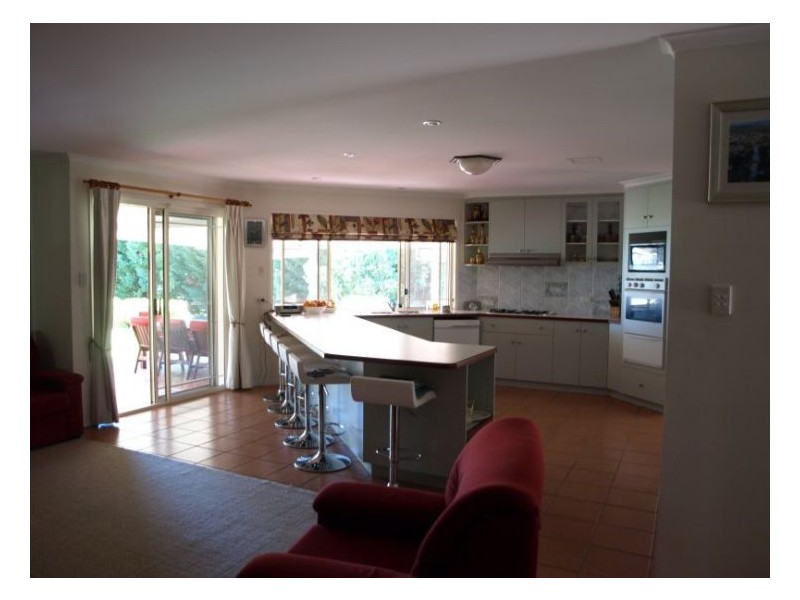 18 Pioneers Parade, Stanthorpe QLD 4380