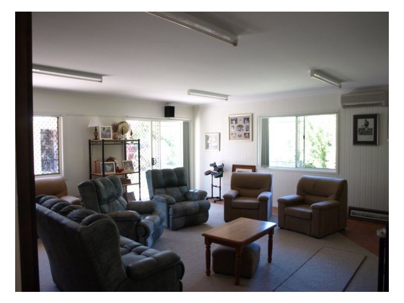 18 Pioneers Parade, Stanthorpe QLD 4380