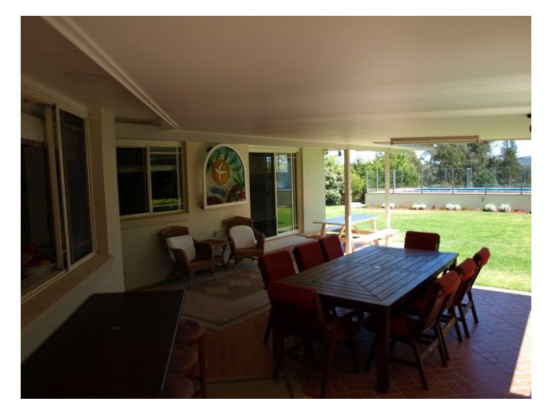 18 Pioneers Parade, Stanthorpe QLD 4380