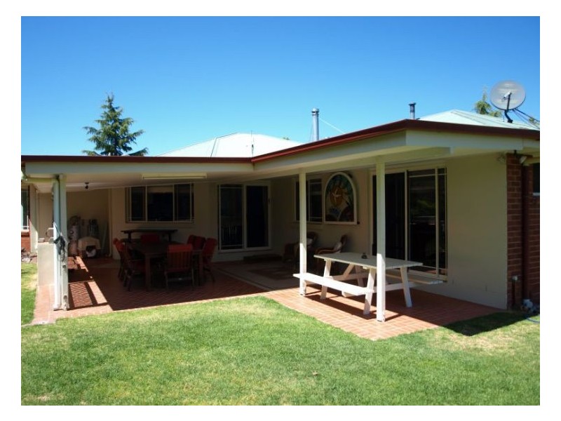 18 Pioneers Parade, Stanthorpe QLD 4380