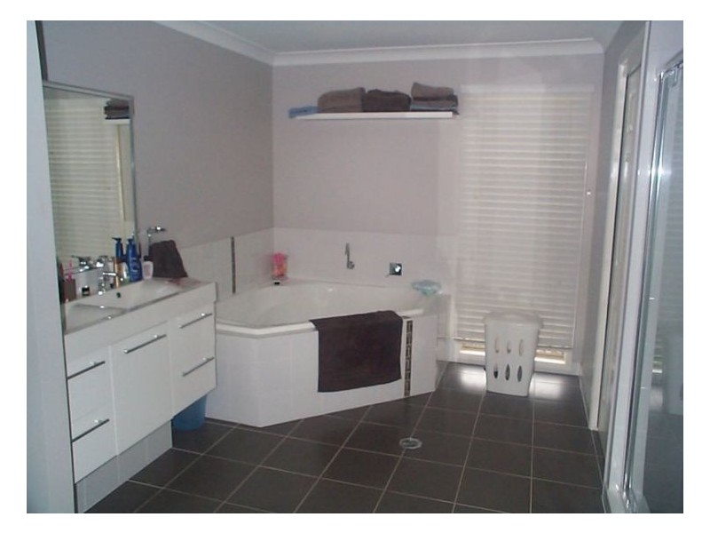 2 Kingston Road, Stanthorpe QLD 4380