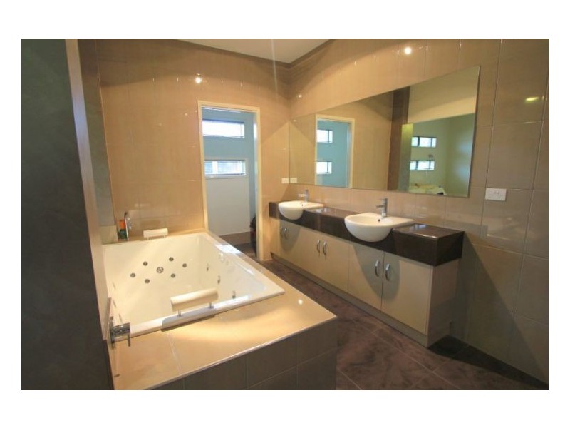 4 Gla-nor Drive, Stanthorpe QLD 4380