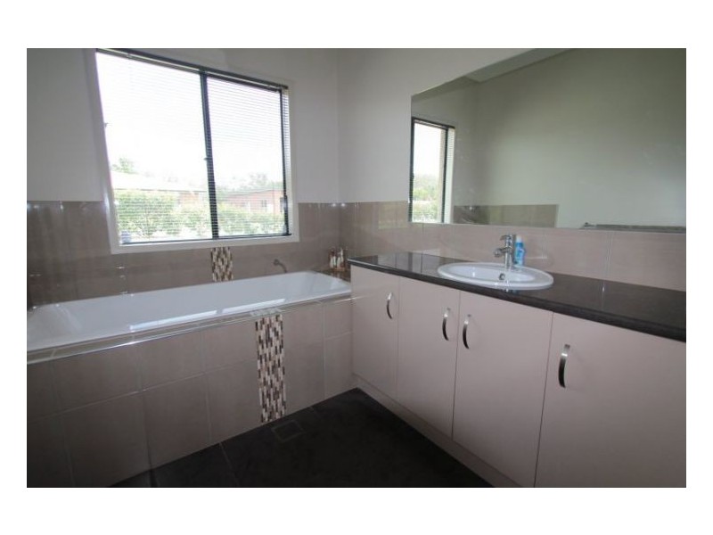 4 Gla-nor Drive, Stanthorpe QLD 4380