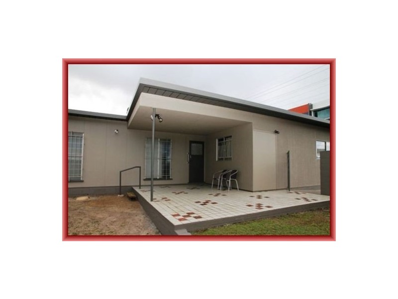 105 Anzac Avenue, Redcliffe QLD 4020