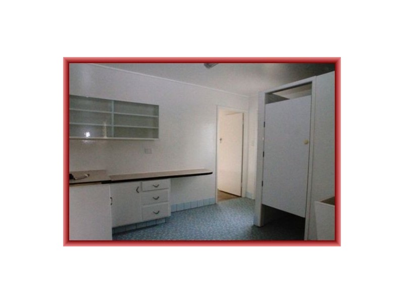 105 Anzac Avenue, Redcliffe QLD 4020