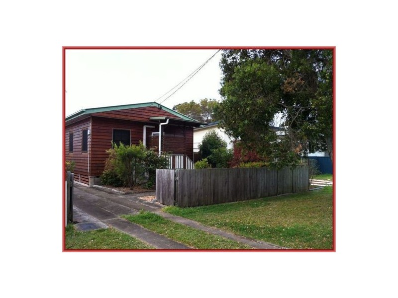 11 Inglis Street, Woody Point QLD 4019