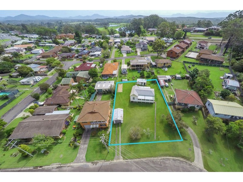 17 Lourdes Ave, Urunga NSW 2455