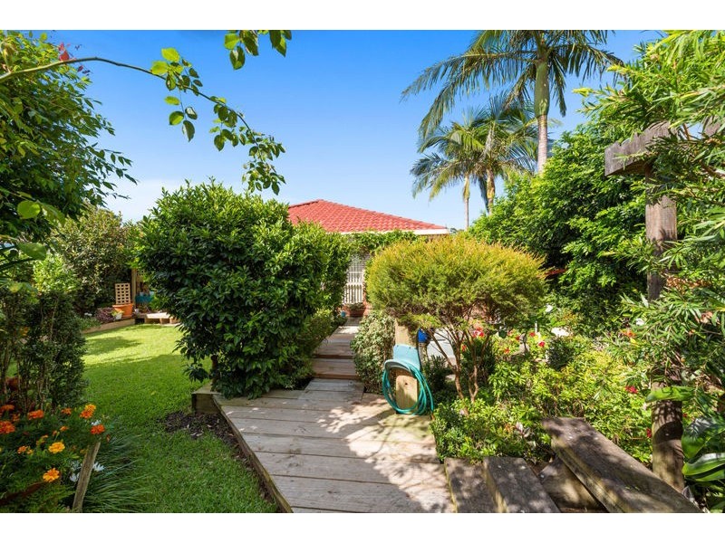 16 Azalea Avenue, Mylestom NSW 2454