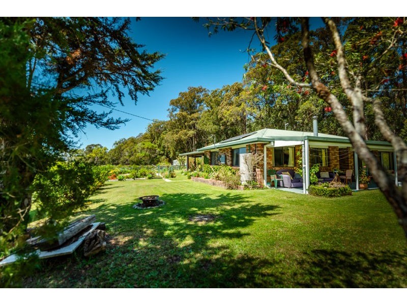 11 Brutons Road, Raleigh NSW 2454