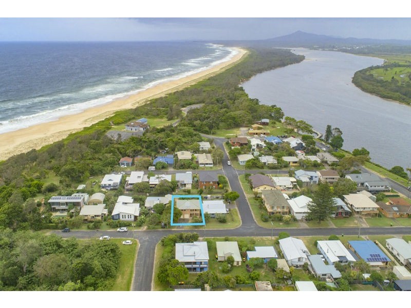 9 Johnson Avenue, Mylestom NSW 2454