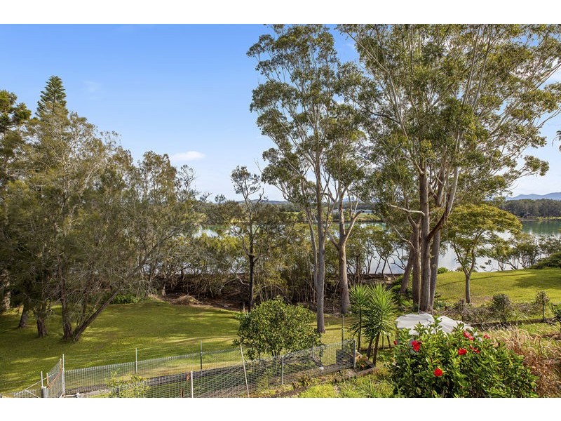 2 Sunset Place, Urunga NSW 2455