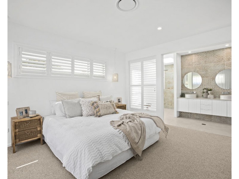 1 Angler Crescent, Bonville NSW 2441