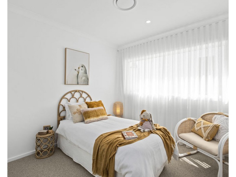 1 Angler Crescent, Bonville NSW 2441