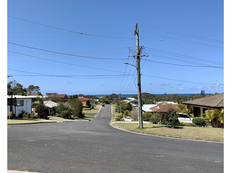 1 Vista Way, Scotts Head NSW 2447