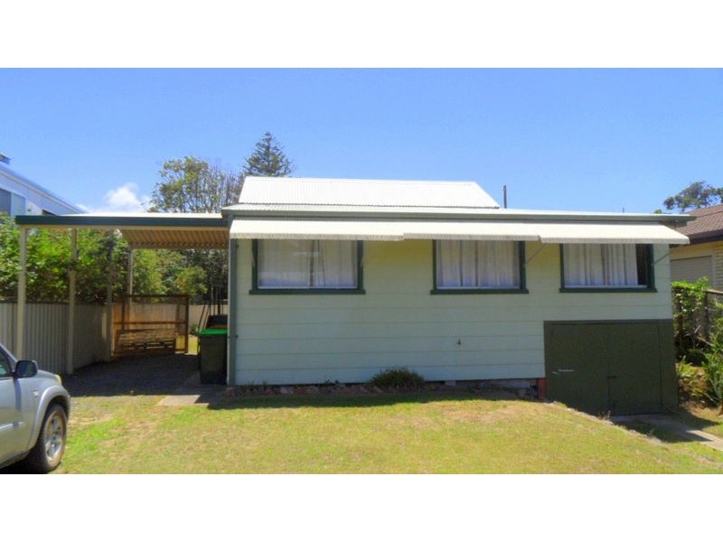 16 Winter Avenue, Mylestom NSW 2454