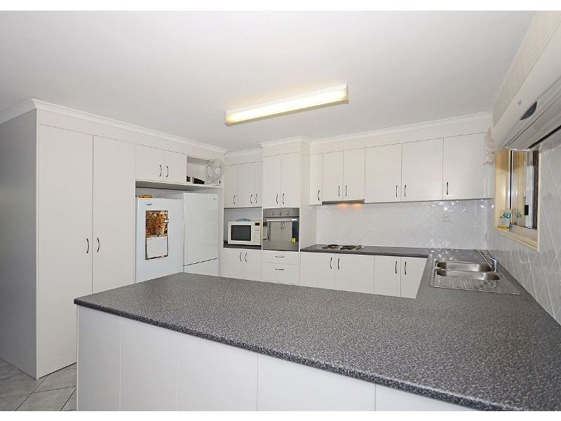 56 Barker Street, Point Vernon QLD 4655