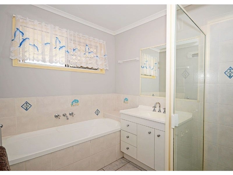 56 Barker Street, Point Vernon QLD 4655