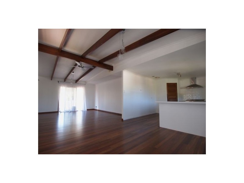 3 Prince St, Urangan QLD 4655