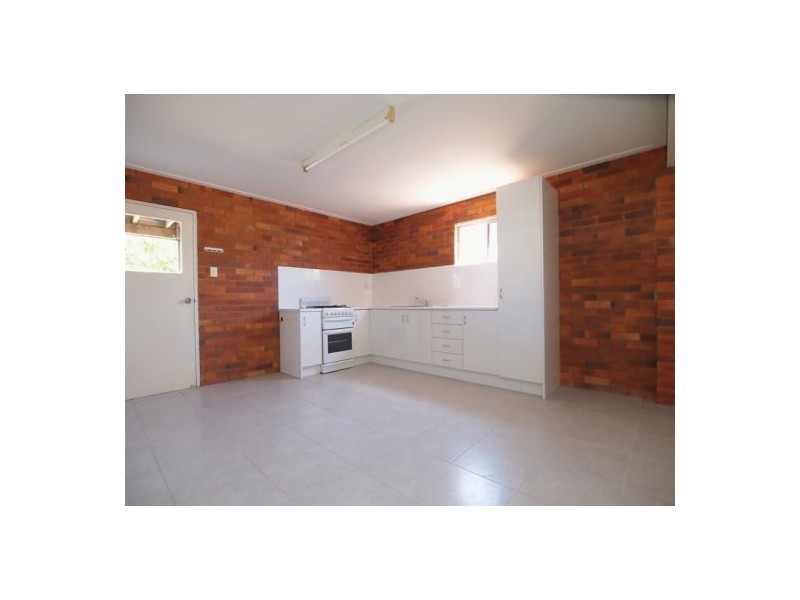3 Prince St, Urangan QLD 4655