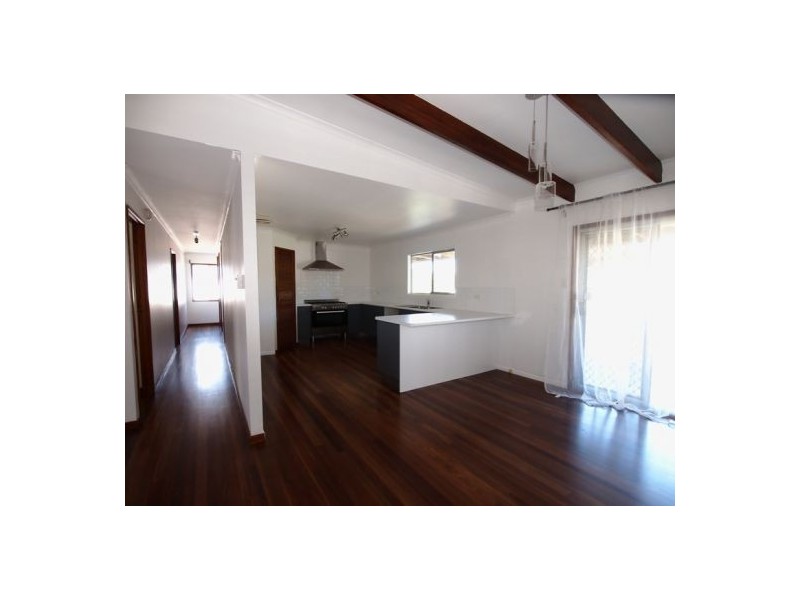3 Prince St, Urangan QLD 4655