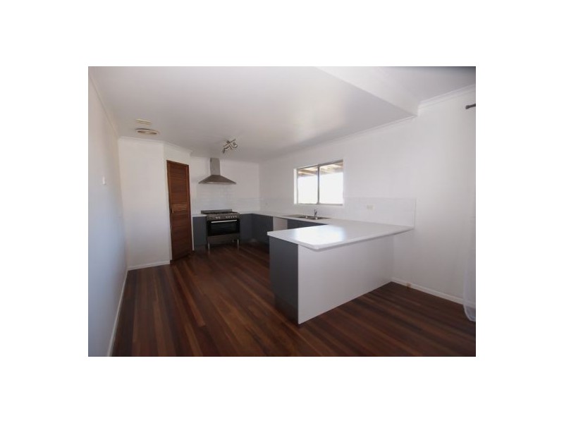 3 Prince St, Urangan QLD 4655