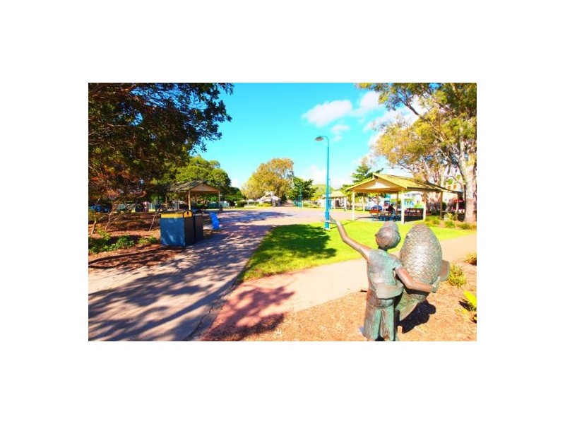 3 Prince St, Urangan QLD 4655