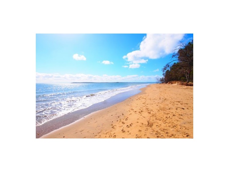 3 Prince St, Urangan QLD 4655