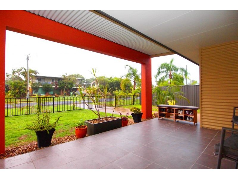 26 Richard Street, Urangan QLD 4655