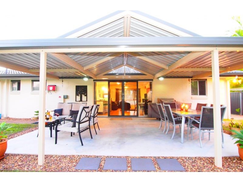 26 Richard Street, Urangan QLD 4655
