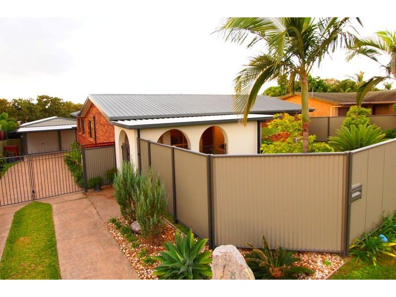 8 Bruce Street, Torquay QLD 4655