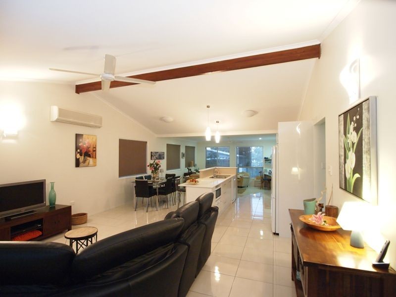 8 Bruce Street, Torquay QLD 4655