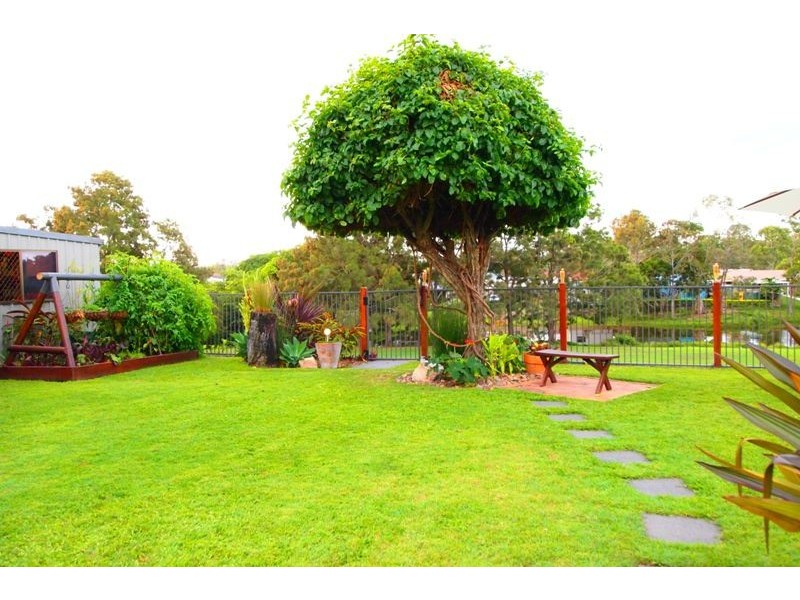 8 Bruce Street, Torquay QLD 4655