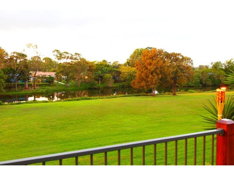 8 Bruce Street, Torquay QLD 4655